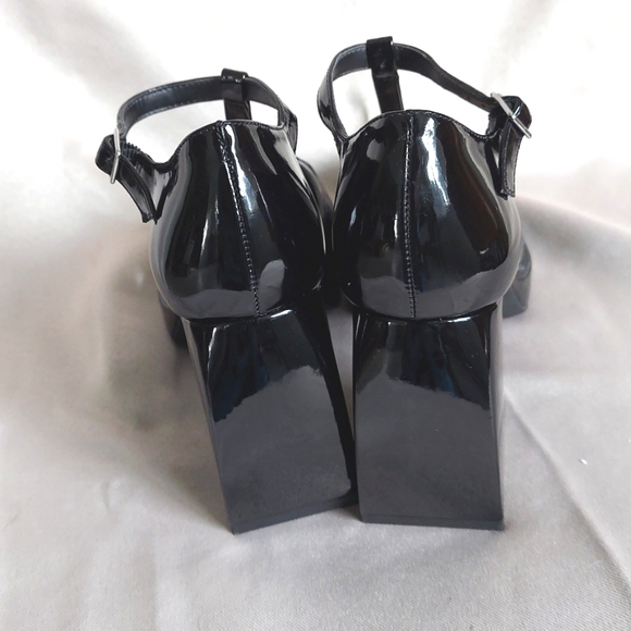 Giani Bernini Black Patent Leather Platform Shoes - Picture 5 of 9